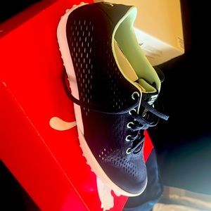 Women’s golf shoes size 8 brand new in box